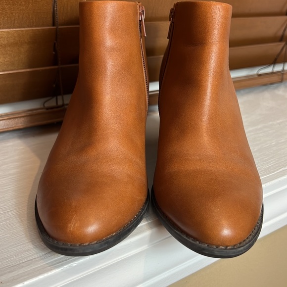 • VIONIC • Leather Boots • Size 8.5 • Gently Worn! - Picture 5 of 15